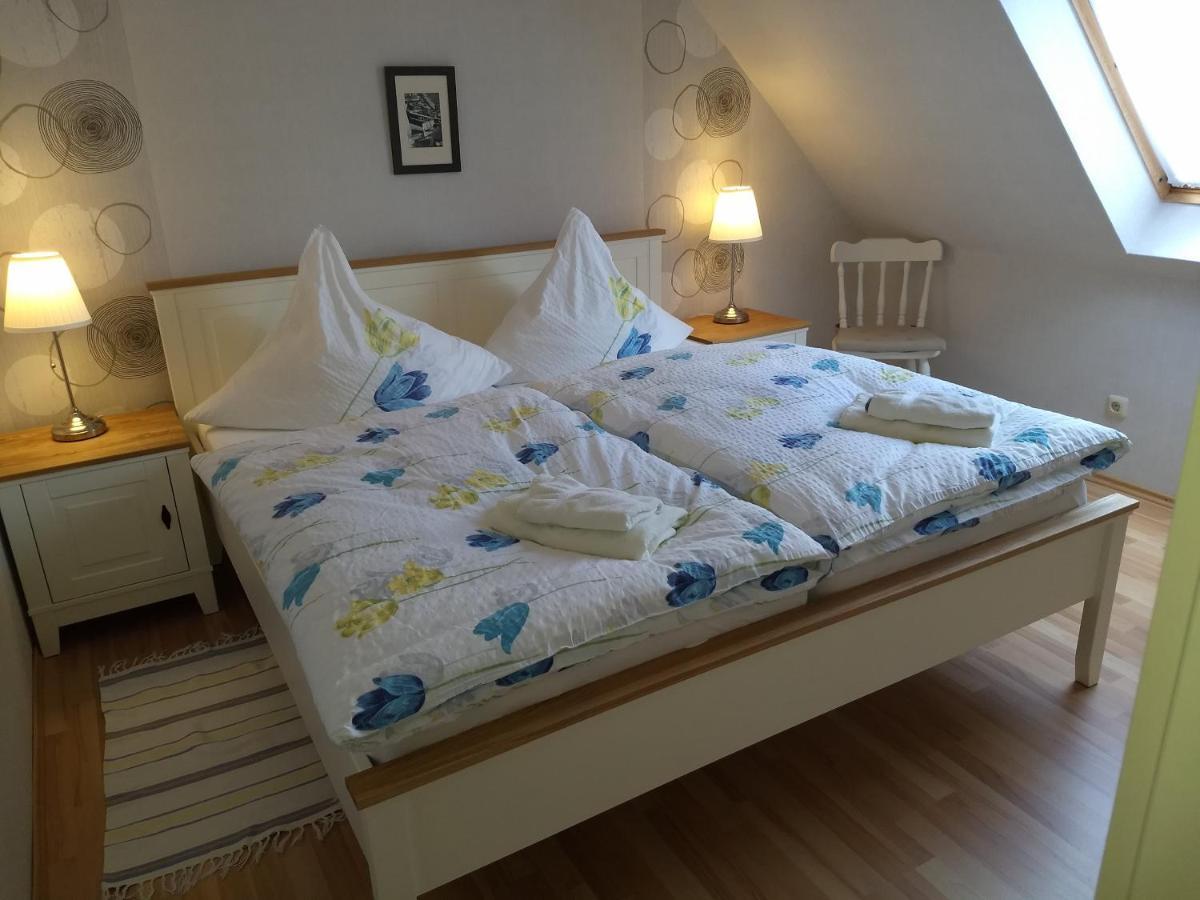 Ferienwohnungen Peters Neuharlingersiel Exteriör bild